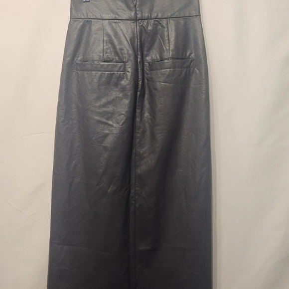 jacket and skirt - Picture 7 of 9